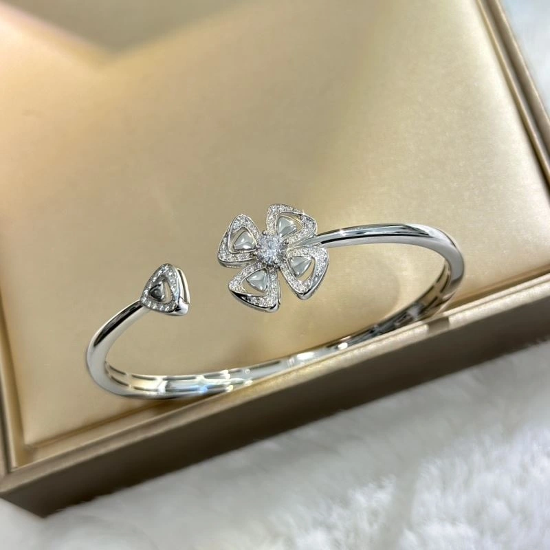 Comfortable Vca Bracelets 255537
