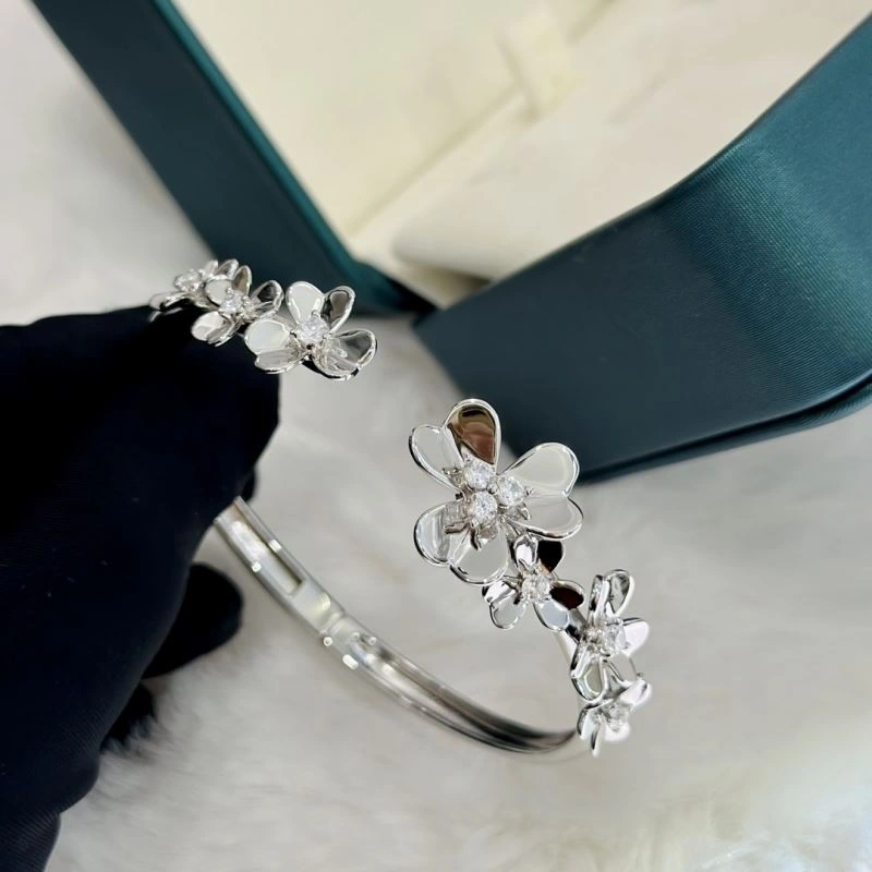WrinkleFree Vca Bracelets 255517