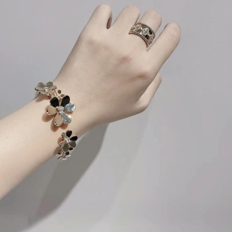 WrinkleFree Vca Bracelets 255517