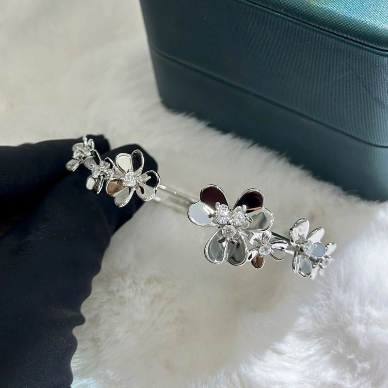 WrinkleFree Vca Bracelets 255517