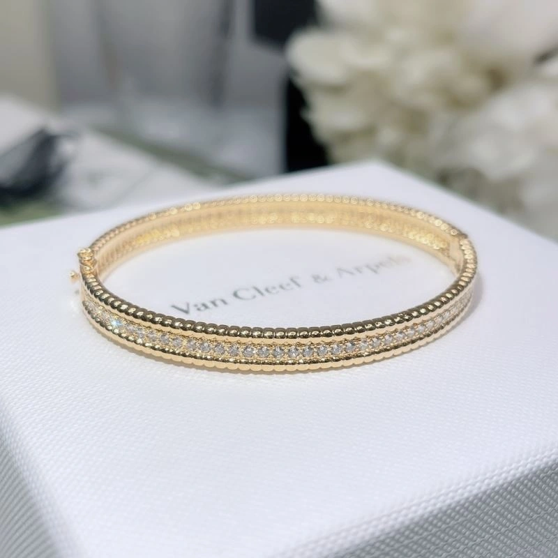 EyeCatching Vca Bracelets 255493