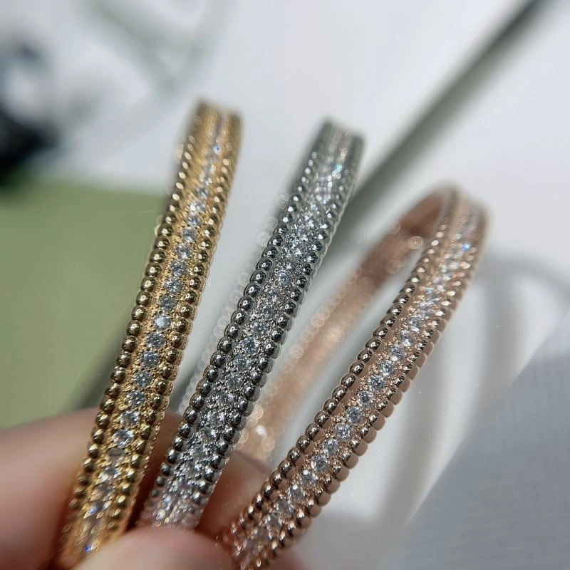 EyeCatching Vca Bracelets 255493