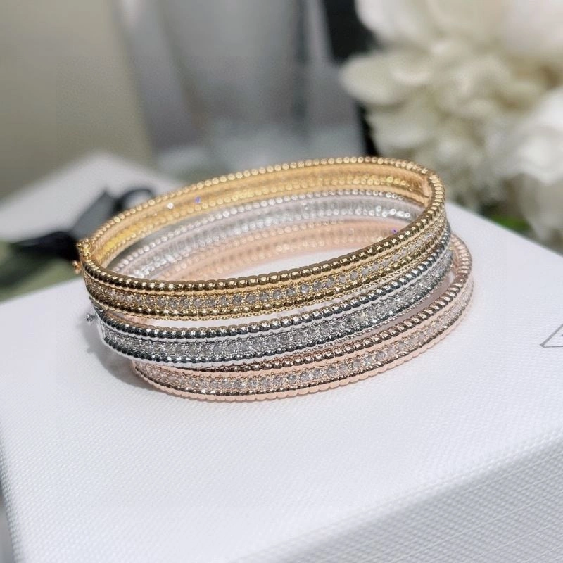 EyeCatching Vca Bracelets 255493