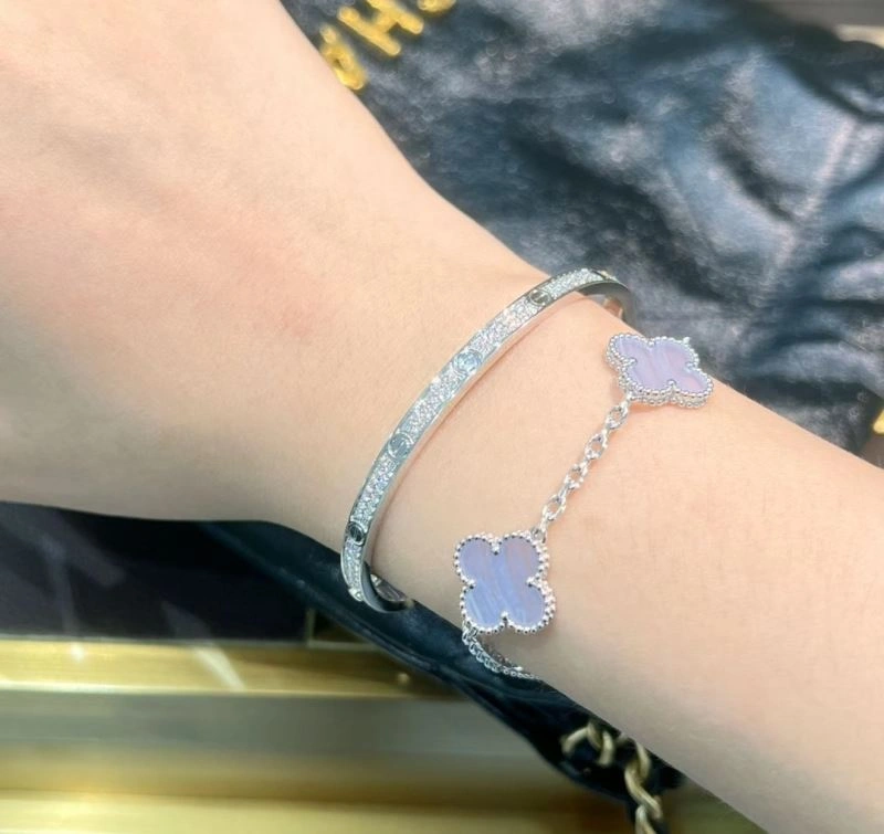 Fashionable Vca Bracelets 255501