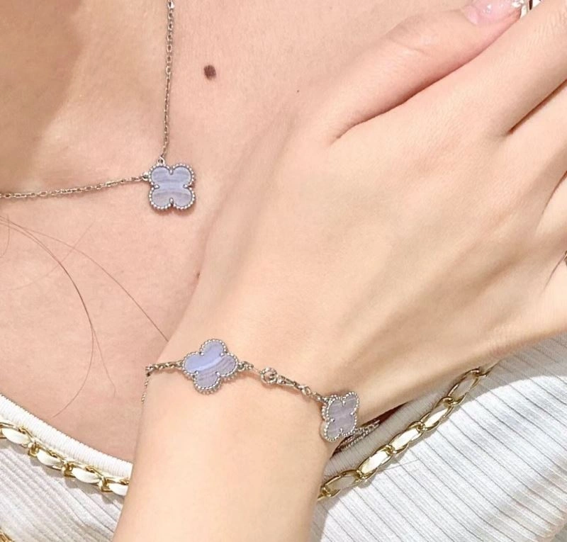 Fashionable Vca Bracelets 255501