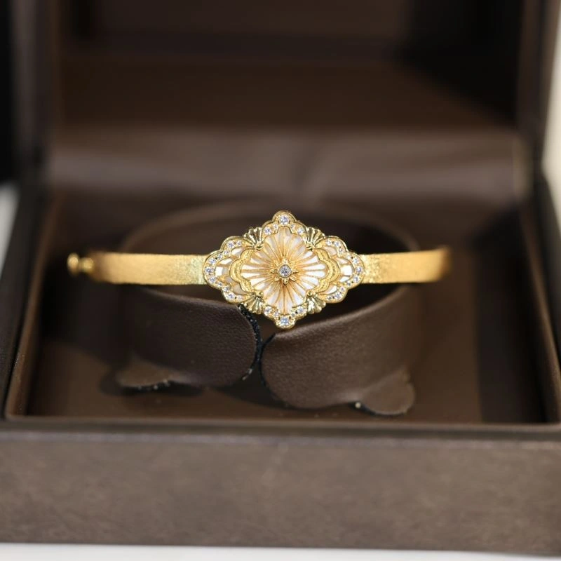 Lightweight Vca Bracelets 255473
