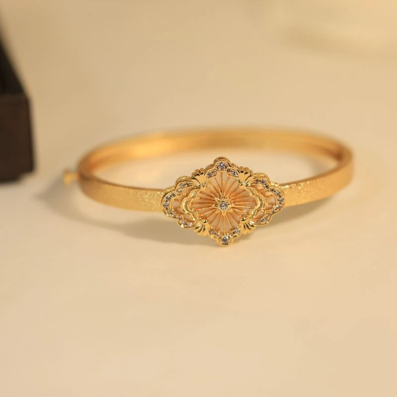 Lightweight Vca Bracelets 255473