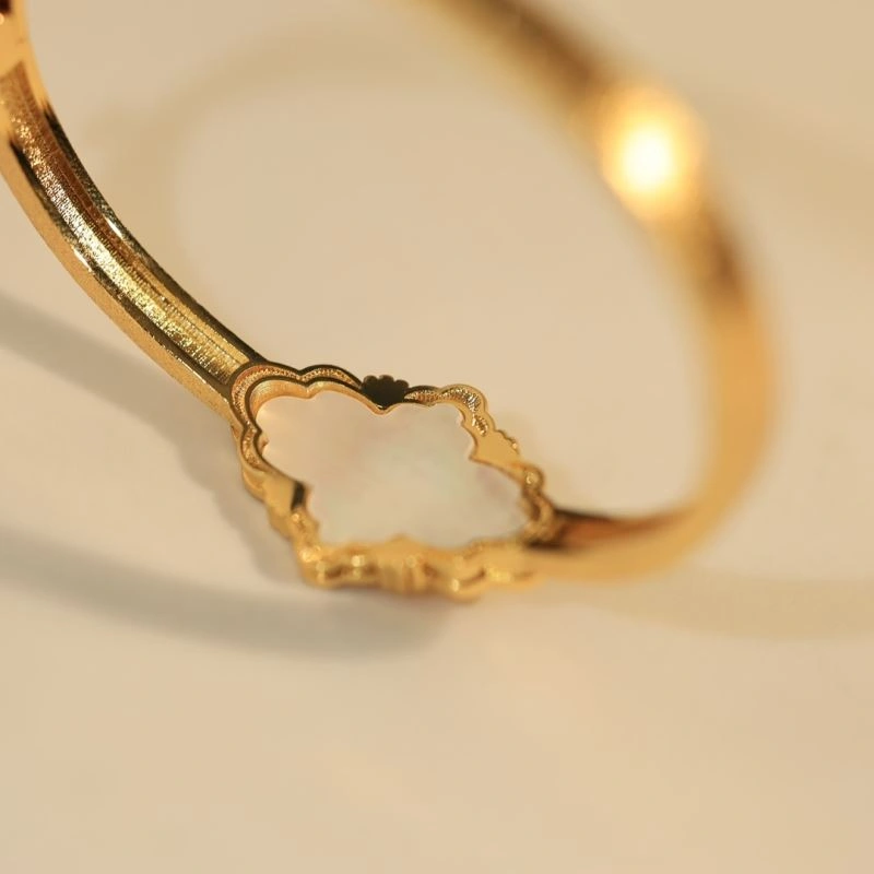 Lightweight Vca Bracelets 255473