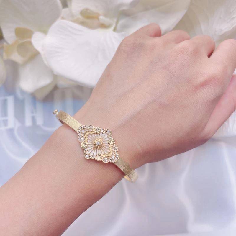 Lightweight Vca Bracelets 255473