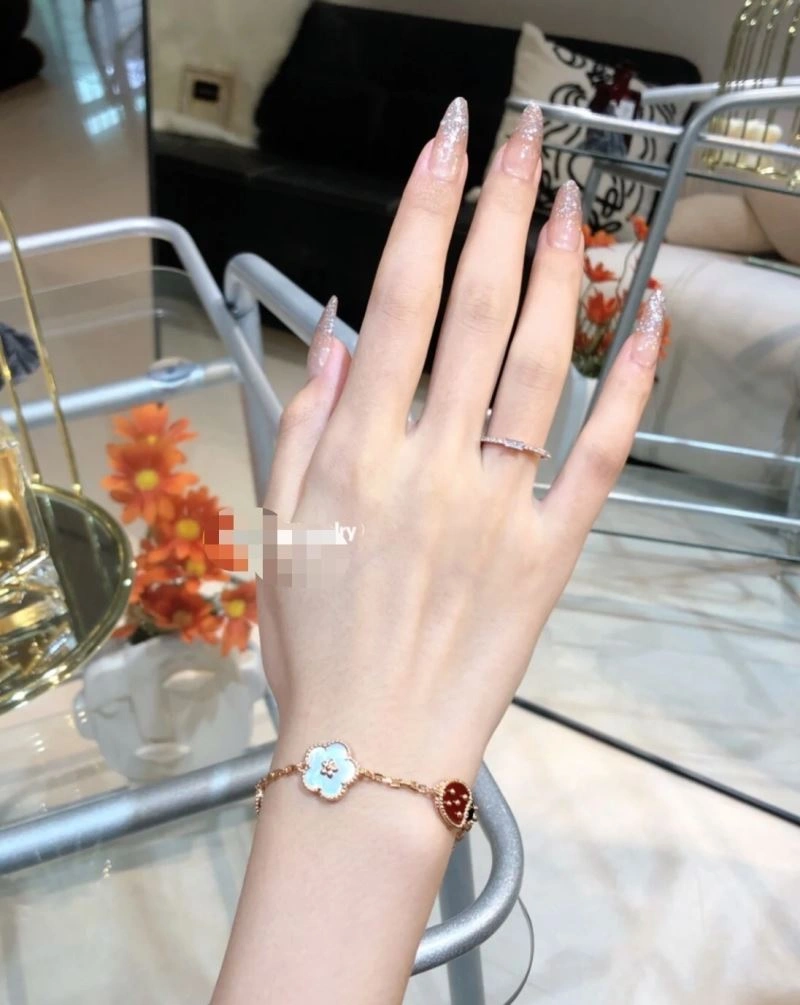 Trendy Vca Bracelets 255482
