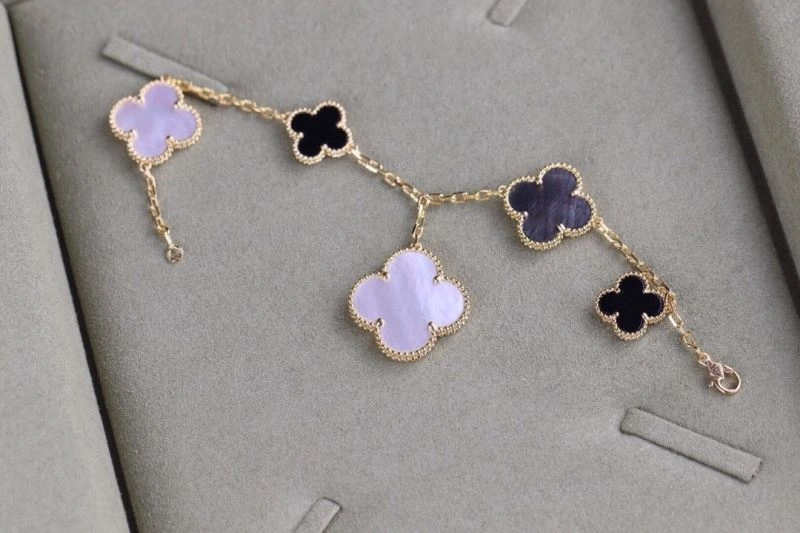 Durable Vca Bracelets 255394