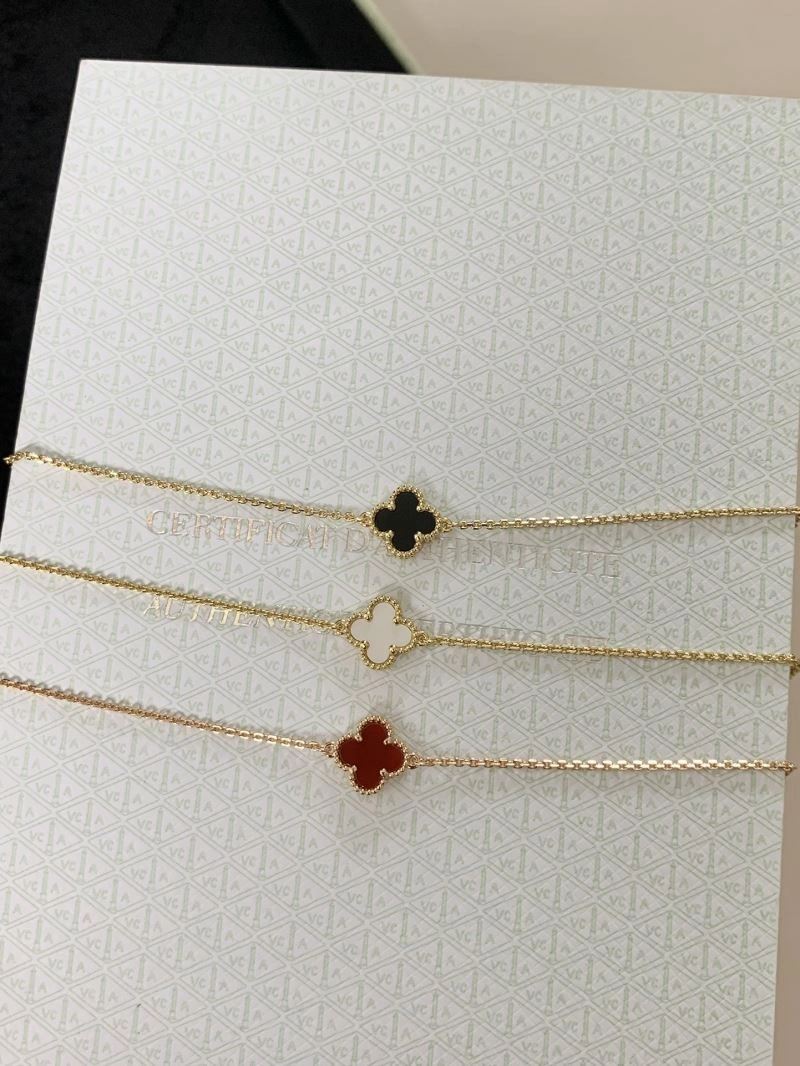 Seasonal Vca Bracelets 255341