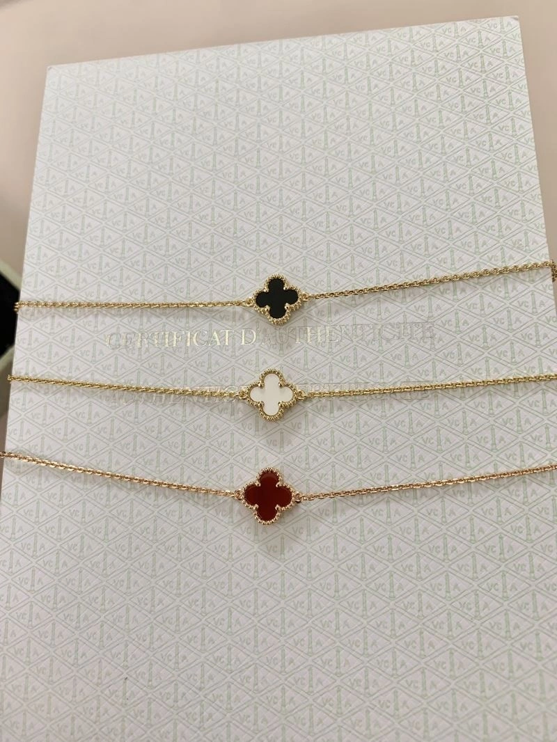 Seasonal Vca Bracelets 255341