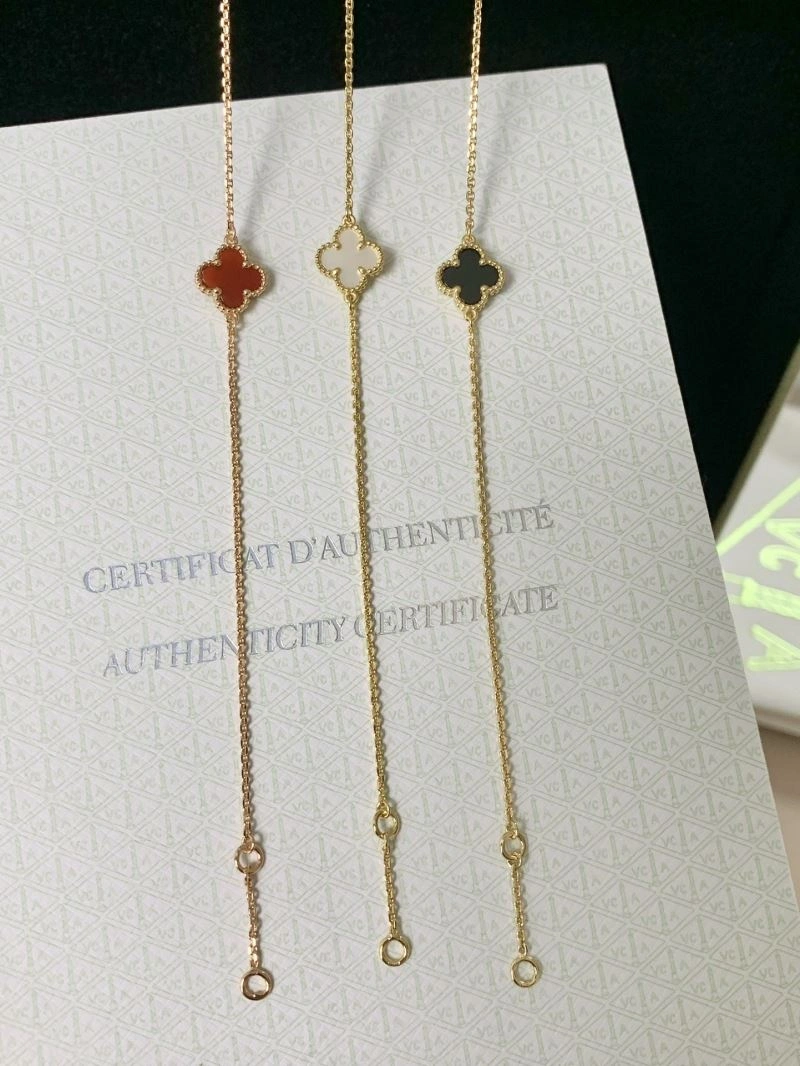 Seasonal Vca Bracelets 255341