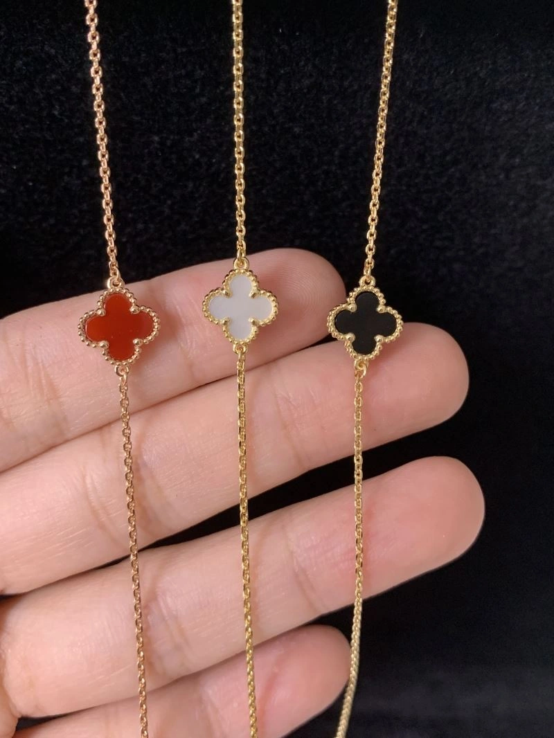 Seasonal Vca Bracelets 255341