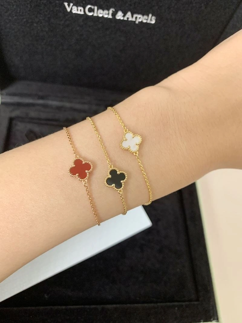 Seasonal Vca Bracelets 255341