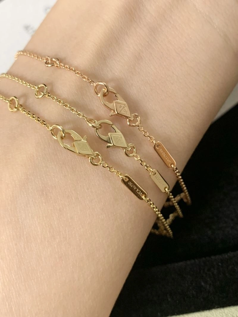 Seasonal Vca Bracelets 255341