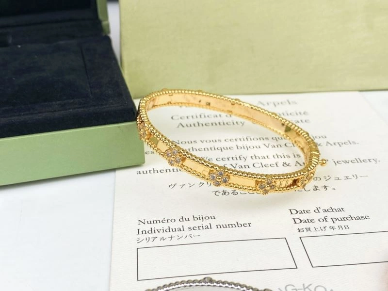 Reliable Vca Bracelets 255312