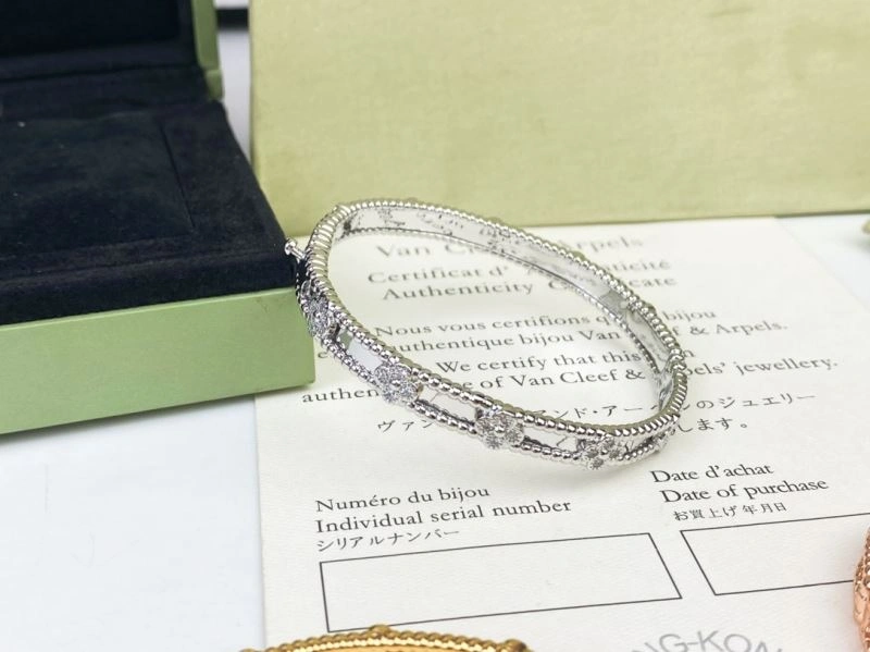 Reliable Vca Bracelets 255312