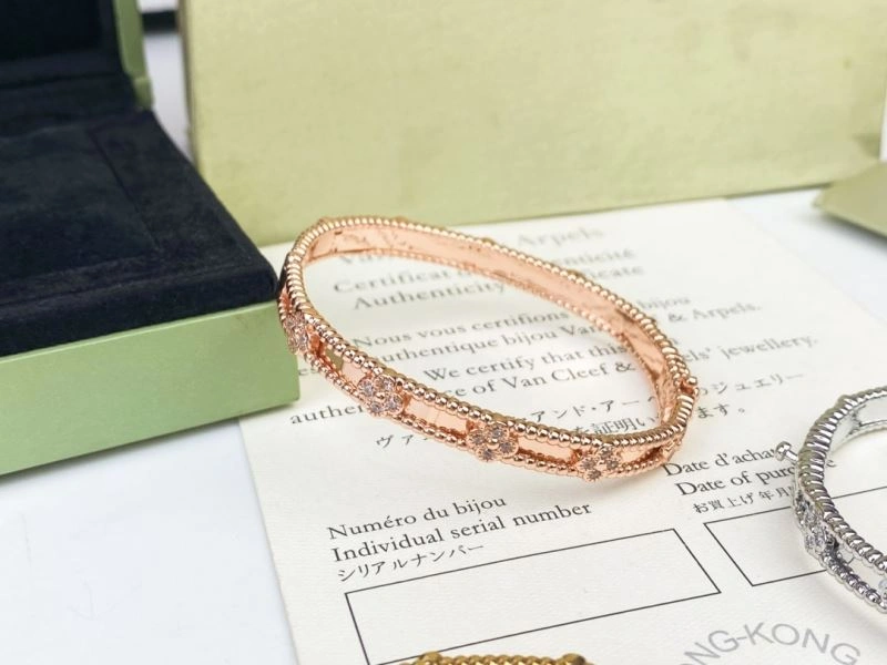 Reliable Vca Bracelets 255312