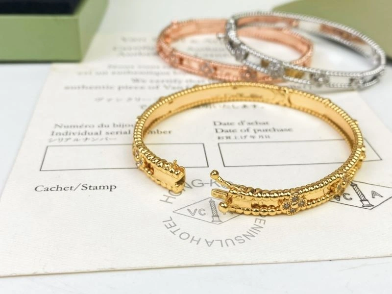 Reliable Vca Bracelets 255312