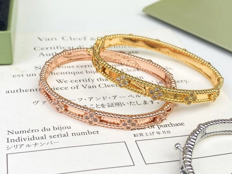 Reliable Vca Bracelets 255312