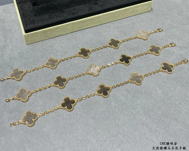 Bold Vca Bracelets 255308