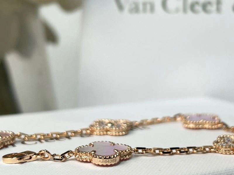 Supportive Vca Bracelets 255280