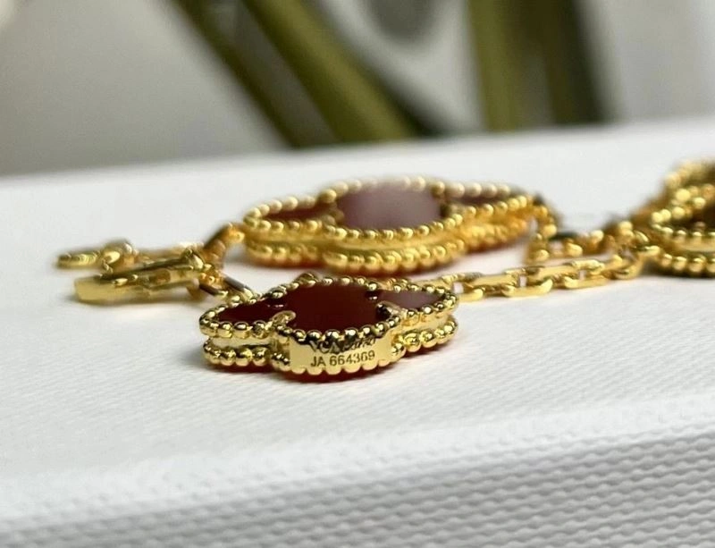 Vca Bracelets Sophisticated 255281