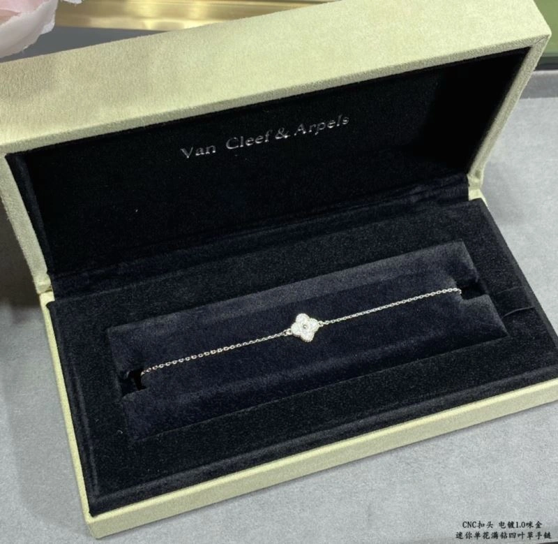 Vca Bracelets UrbanChic 255295