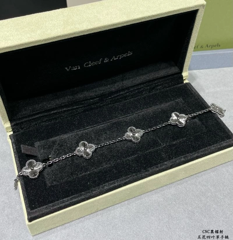 Cozy Vca Bracelets 255304