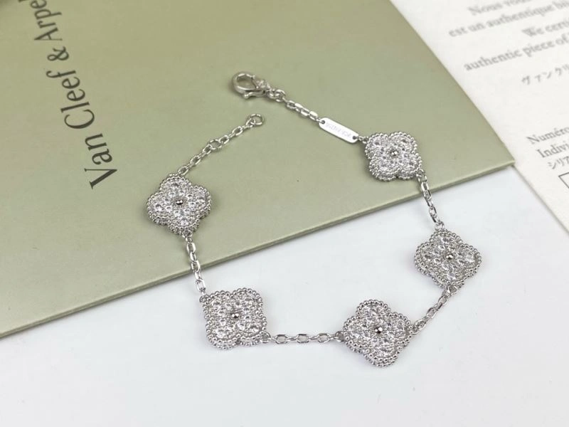 UrbanChic Vca Bracelets 255083
