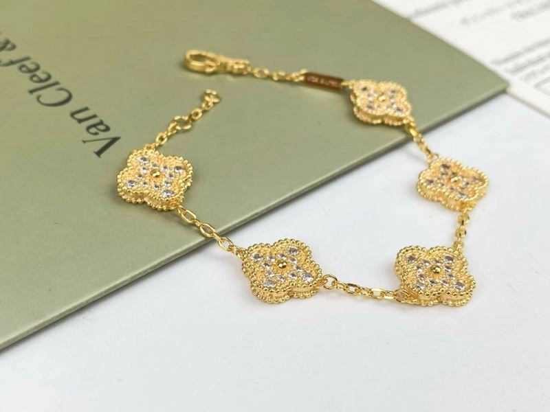 UrbanChic Vca Bracelets 255083
