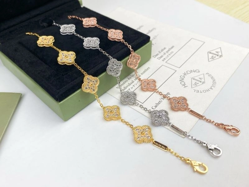UrbanChic Vca Bracelets 255083