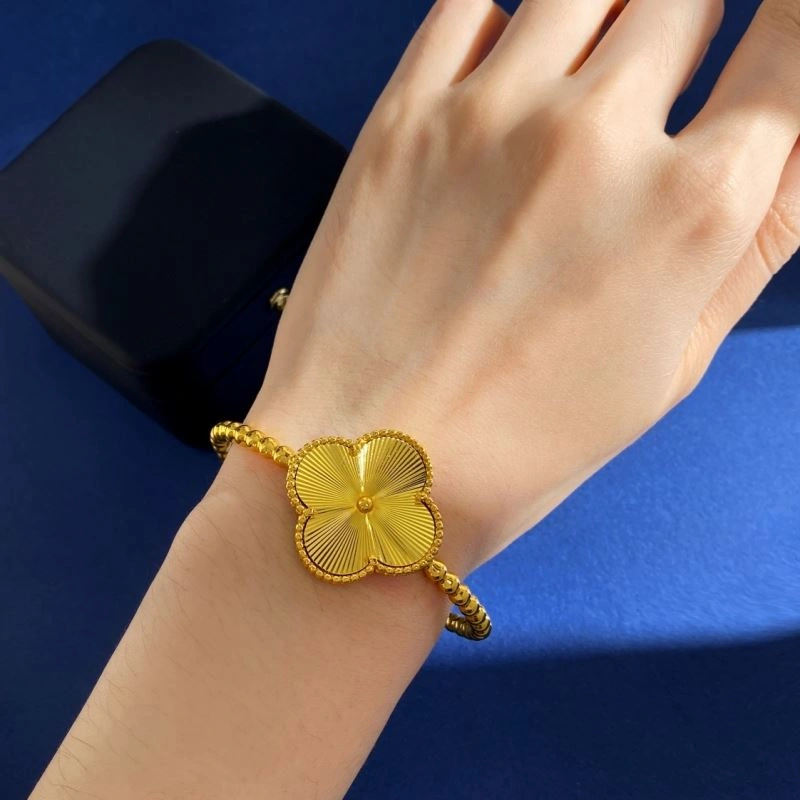 Tailored Vca Bracelets 255066