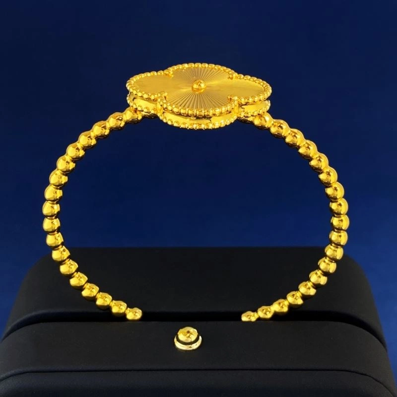 Tailored Vca Bracelets 255066