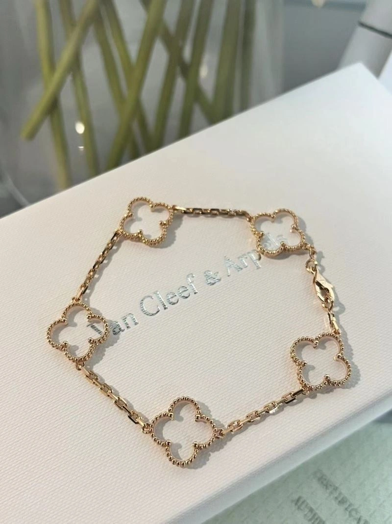 Sleek Vca Bracelets 255039