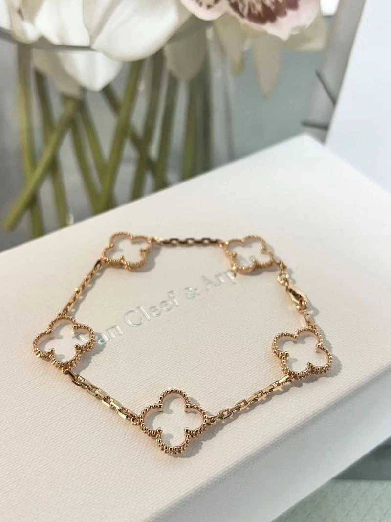 Sleek Vca Bracelets 255039