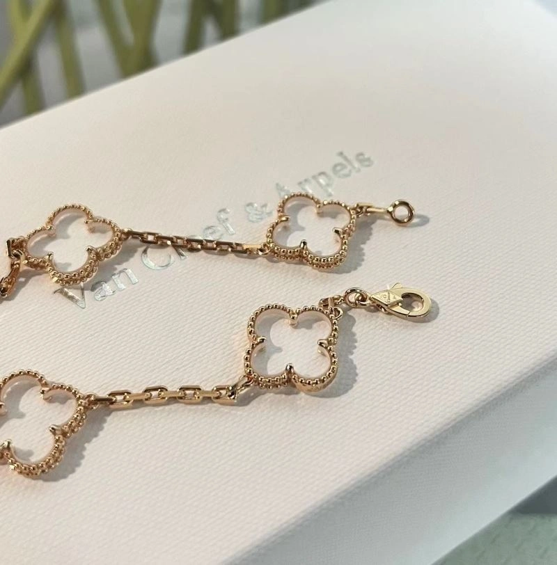 Sleek Vca Bracelets 255039