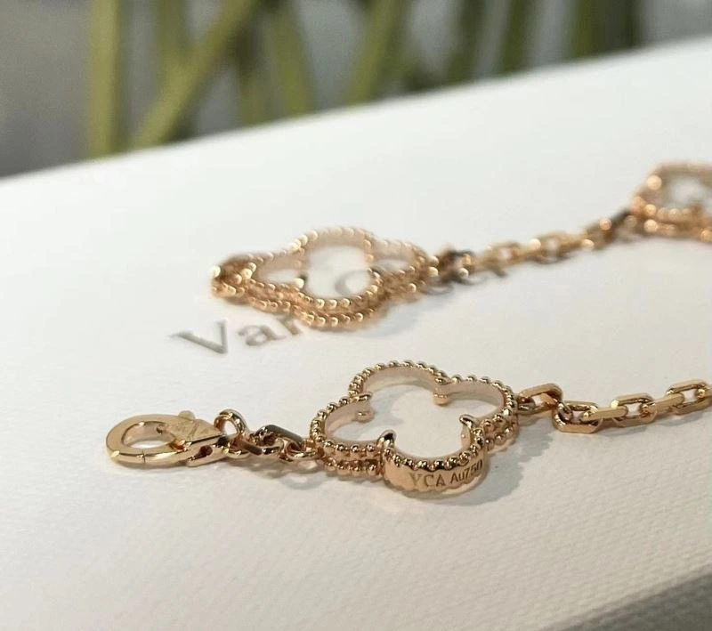 Sleek Vca Bracelets 255039