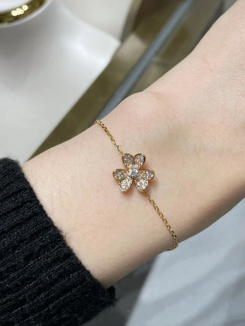 Casual Vca Bracelets 255040