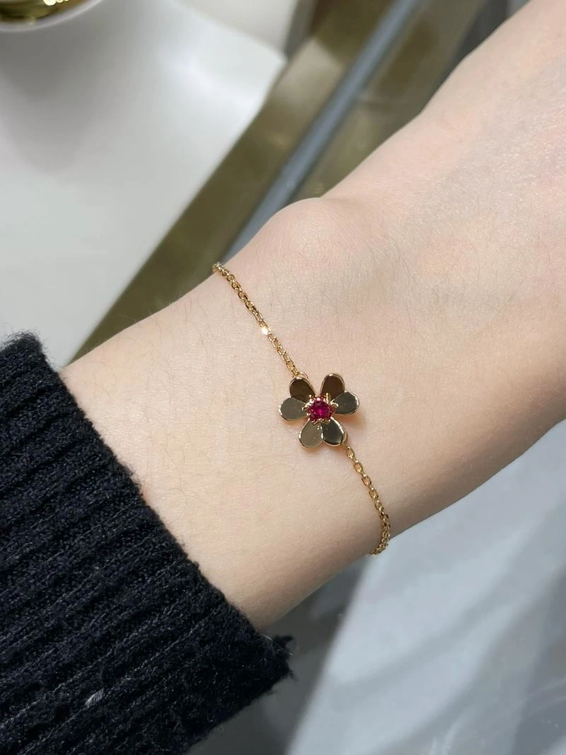 Sleek Vca Bracelets 255044