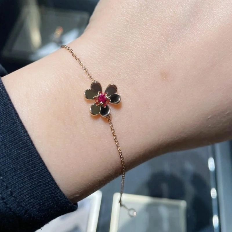 Sleek Vca Bracelets 255044