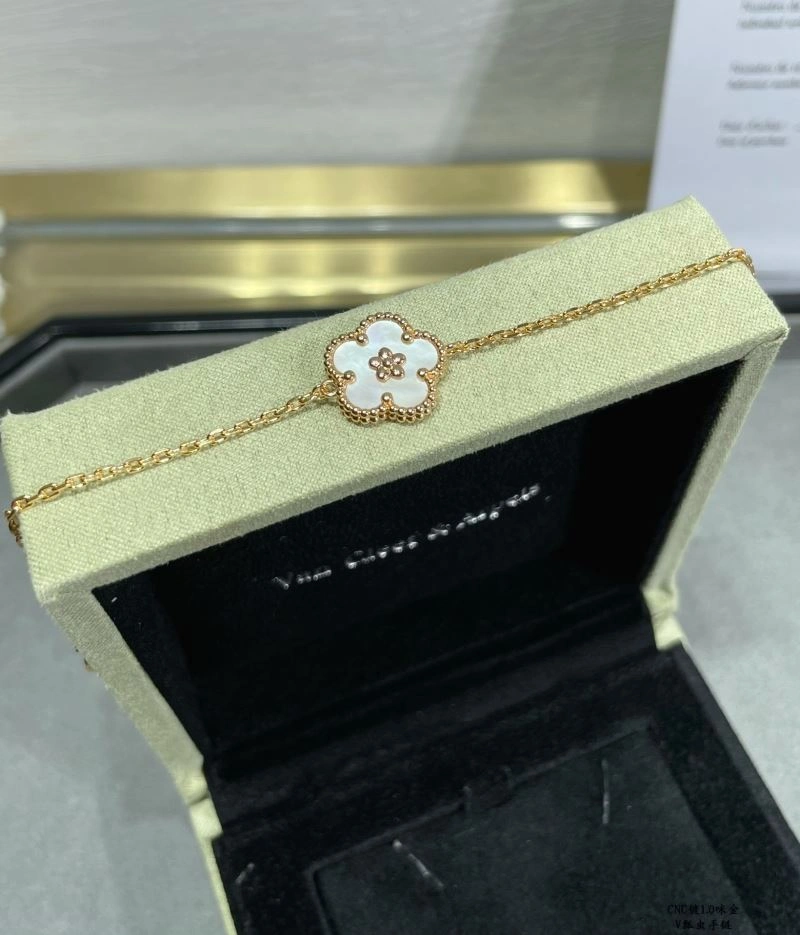 Upgraded Vca Bracelets 255048