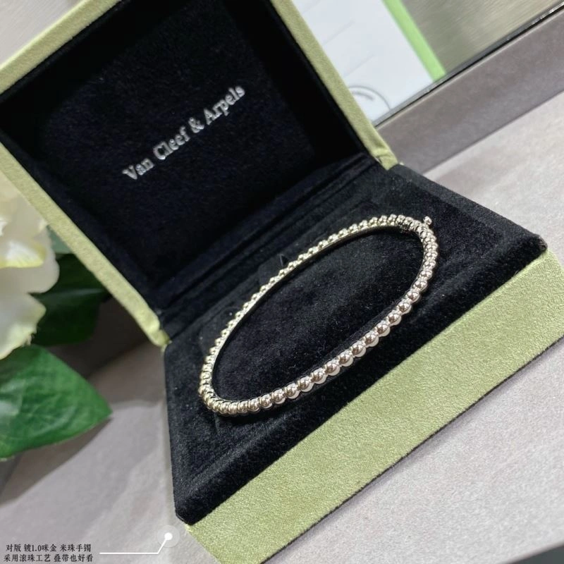 Flexible Vca Bracelets 255025