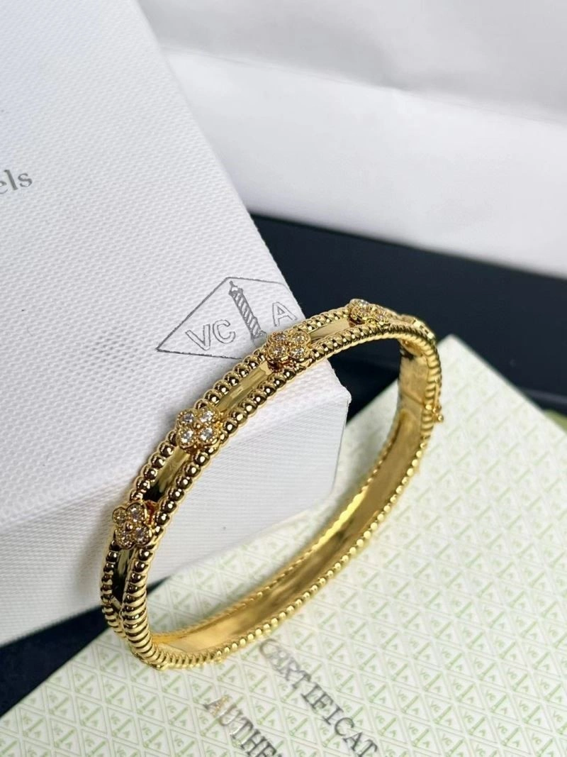 FreshLook Vca Bracelets 254857