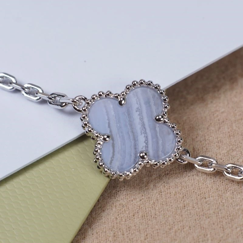Lightweight Vca Bracelets 254851