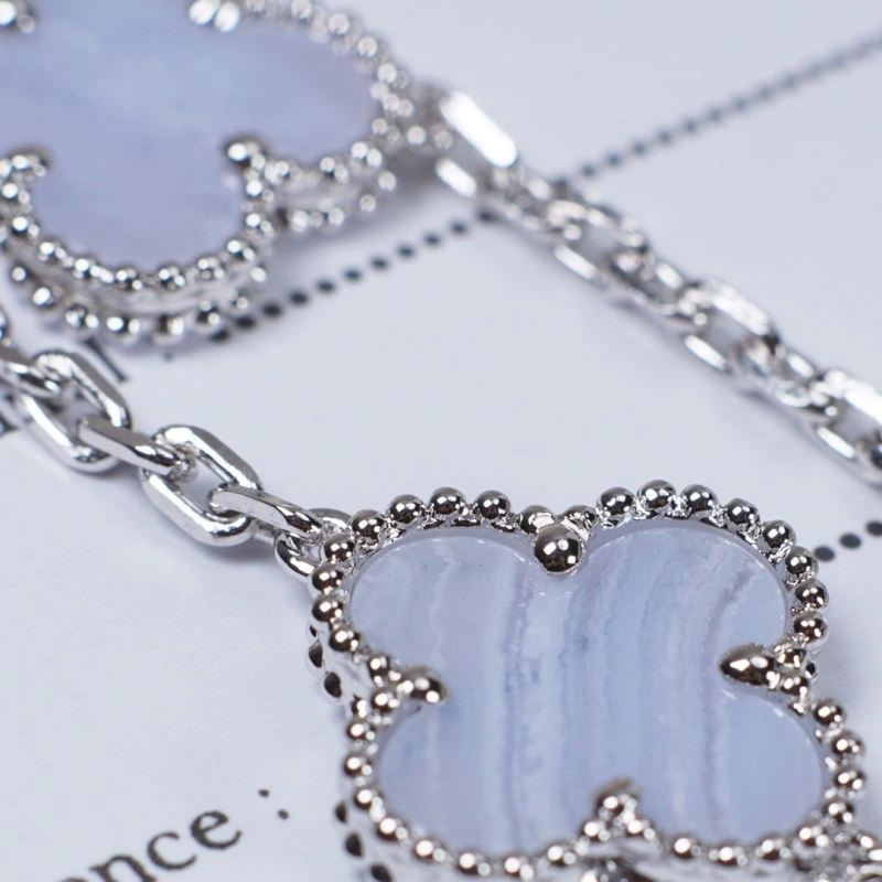 Lightweight Vca Bracelets 254851