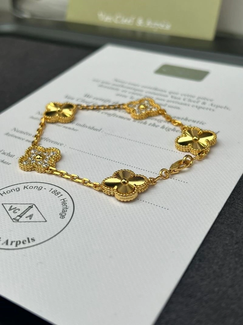 Vca Bracelets UrbanChic 254817