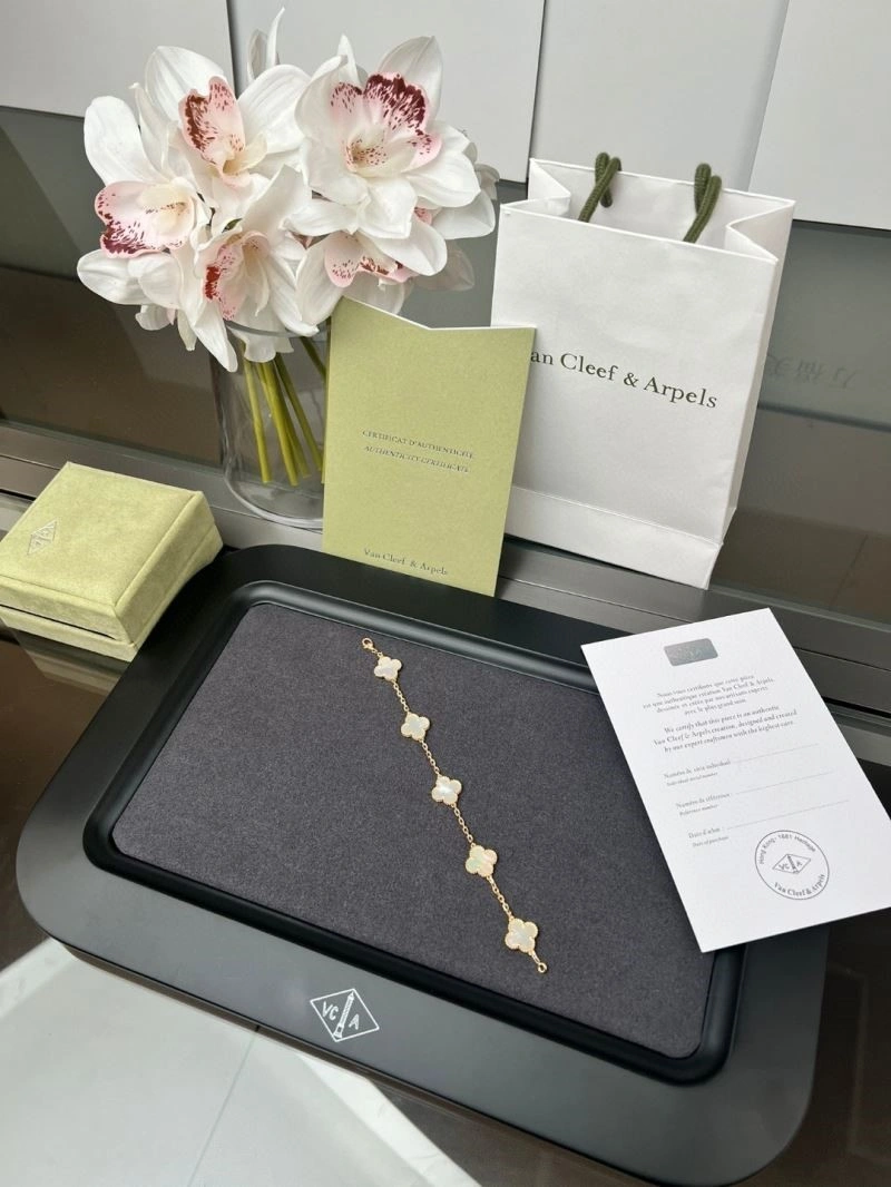 WellDesigned Vca Bracelets 254816